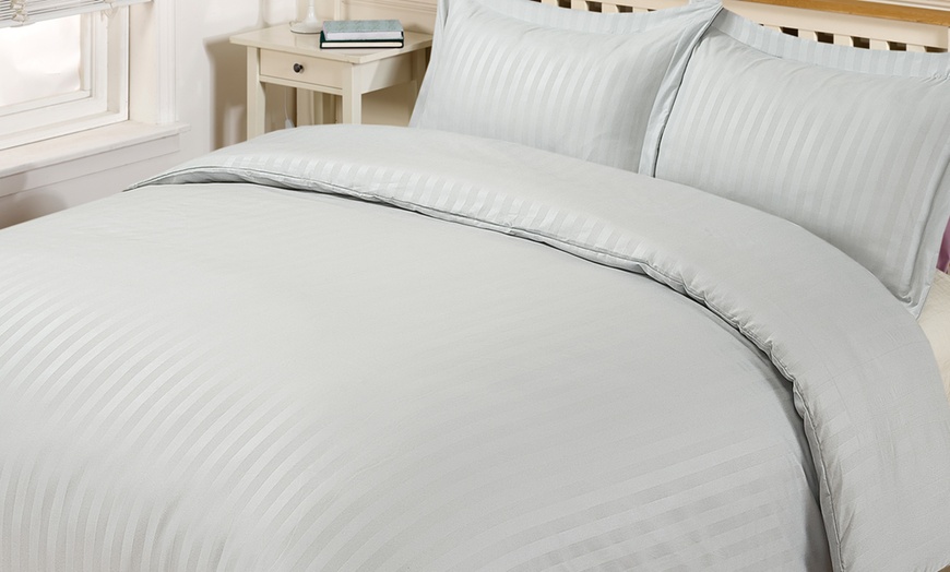 Image 6: Striped Satin Duvet Cover Set