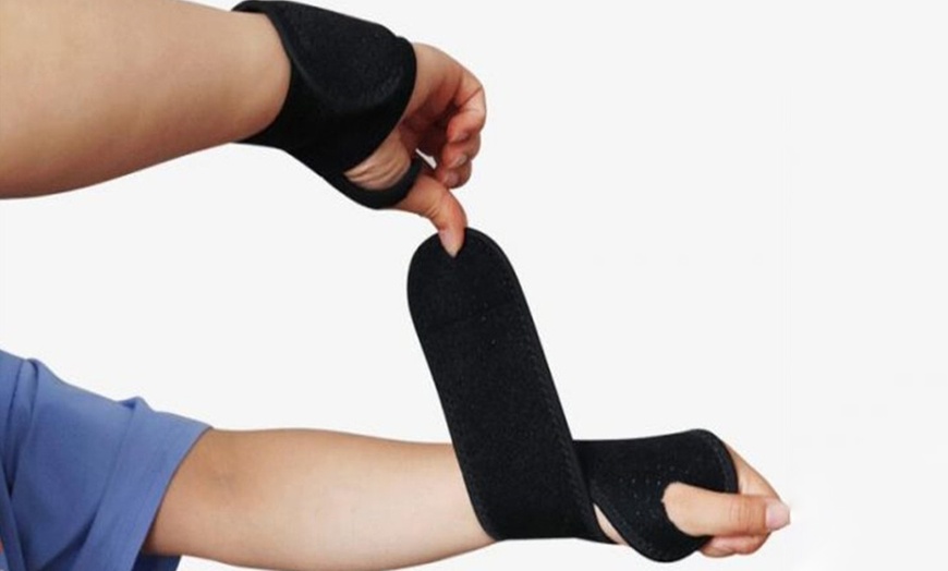 Image 8: Arthritis Self-Heating Wrist Wrap