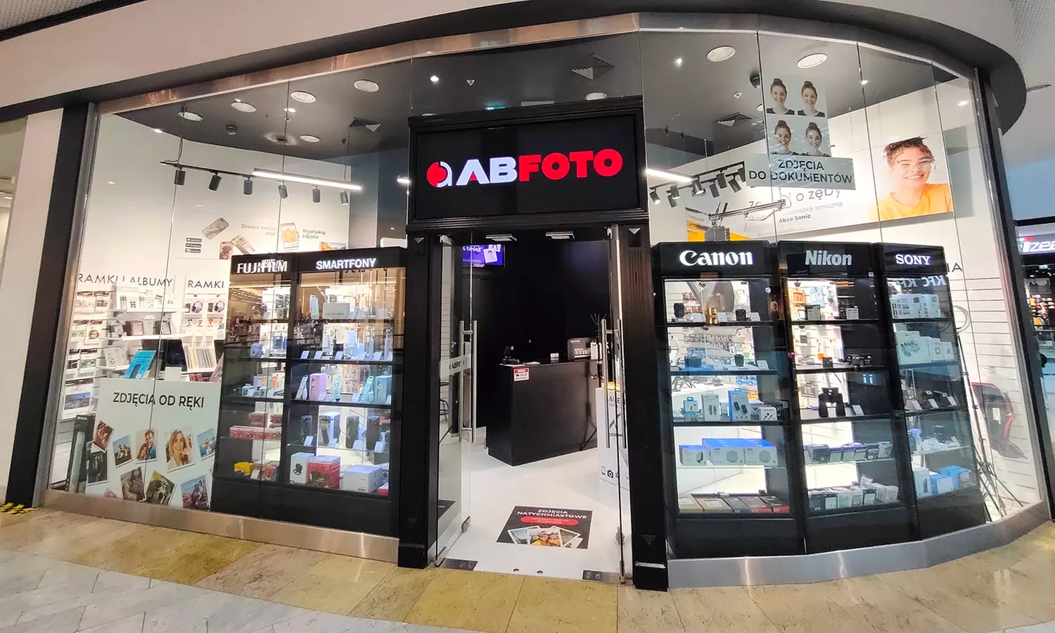 Zabezpiecz ekrany swoich urządzeń elektronicznych folią ochronną w kilkunastu salonach AB Foto