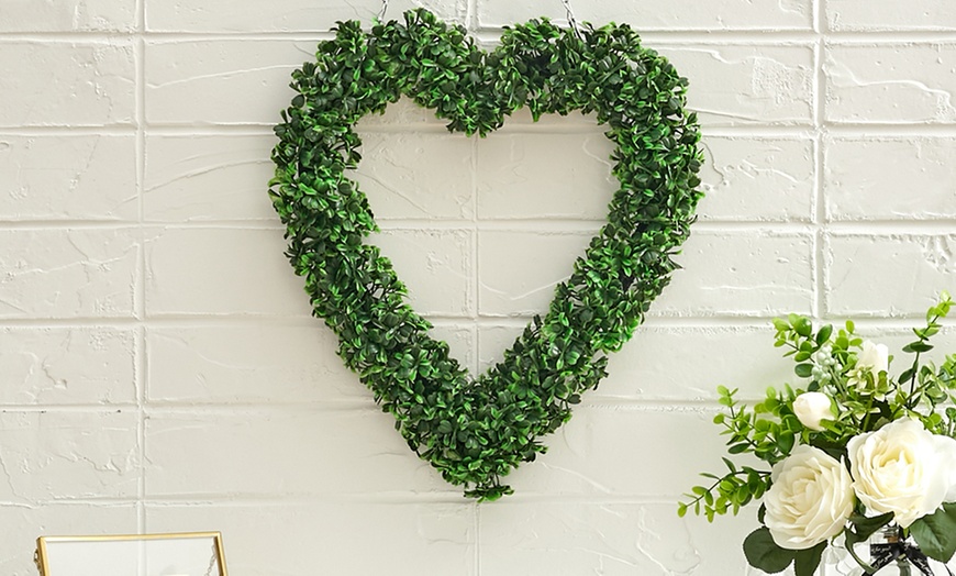 Image 1: Artificial Boxwood Green Leaves Heart Wreath