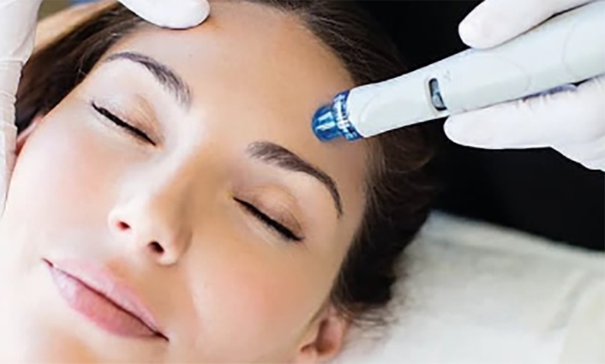 Image 1: Hydrafacial with dermaplaning Combo for Radiant Skin