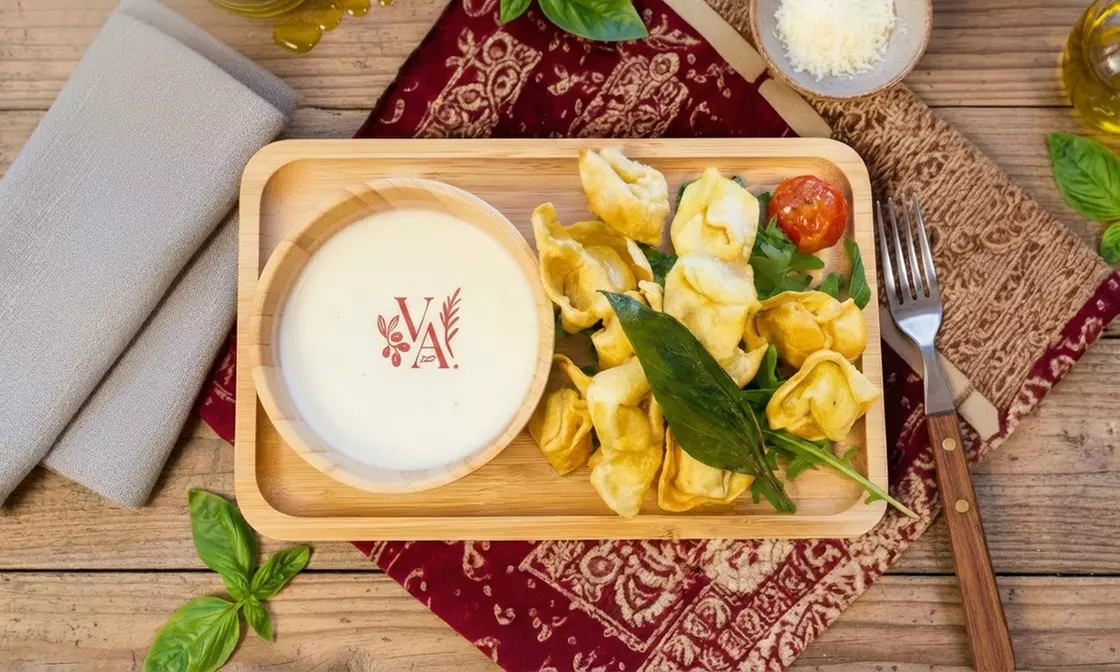 Festin italien au bord de l'eau à La Vita Attiva