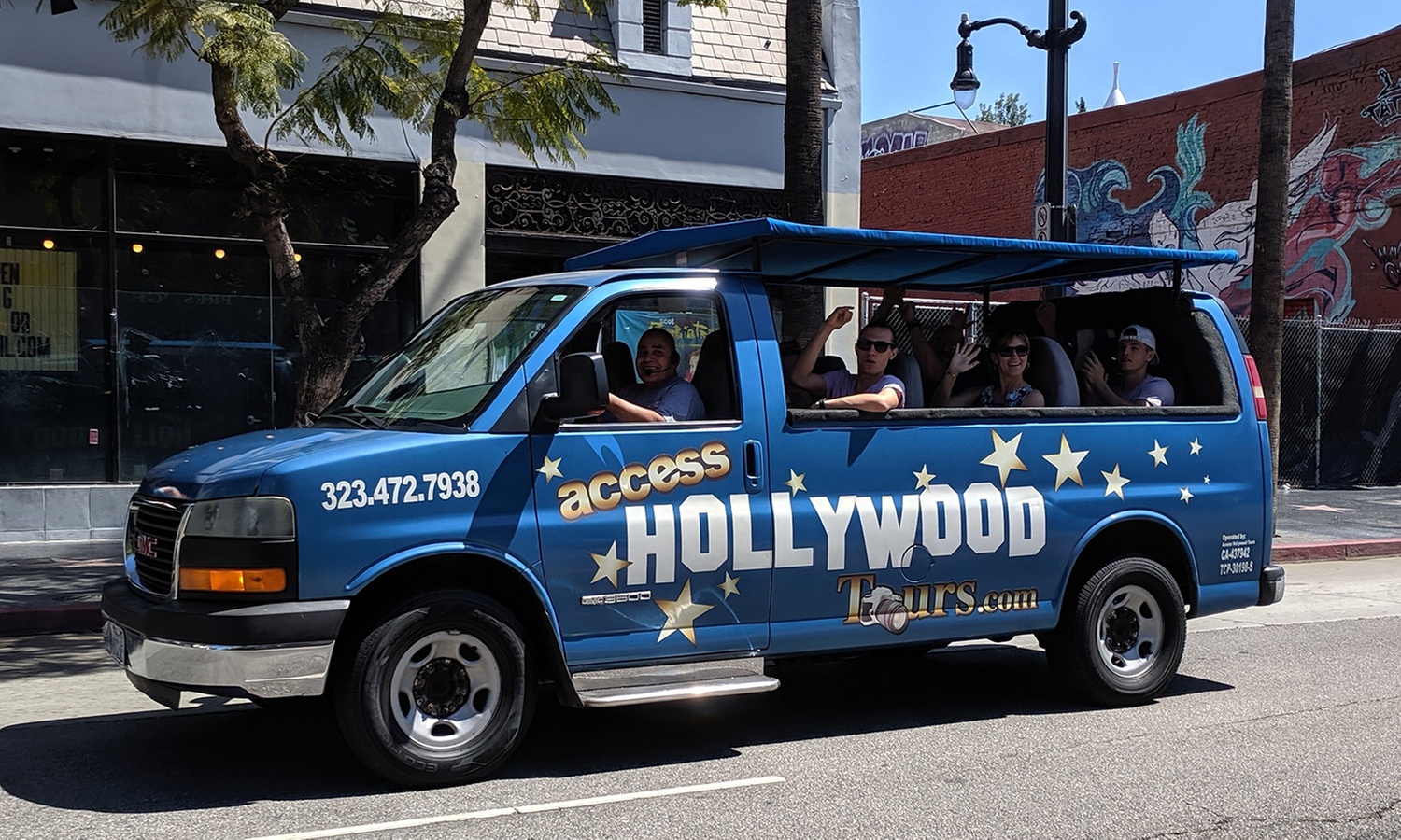 Explore Hollywood And Celebrity Homes on a Fun Two-Hour Tour