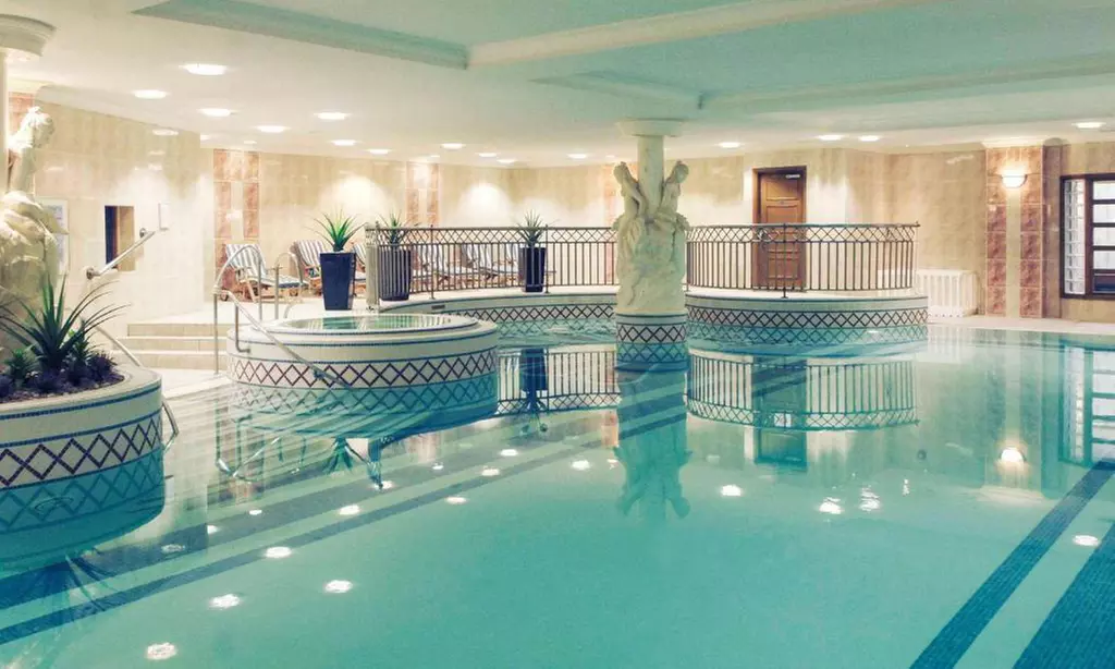 Kent: 4* Classic Double Room with Breakfast and Leisure Access