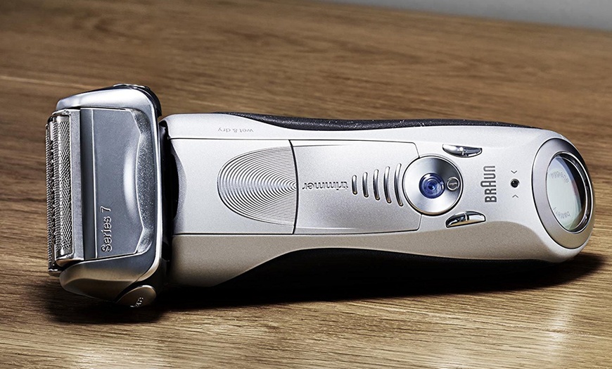 Image 2: Braun Series 7 Electric Shaver