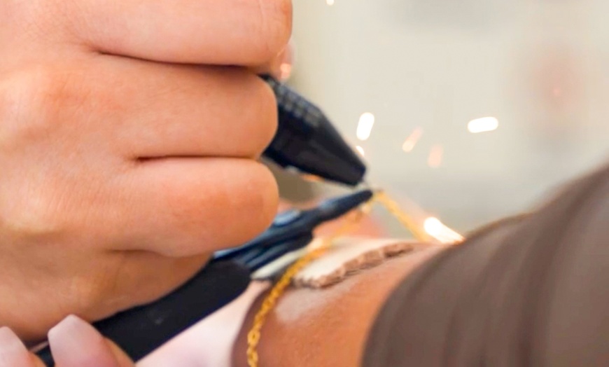Image 1: Permanent Jewellery Experience — Sparkling Bond for Up to Four People