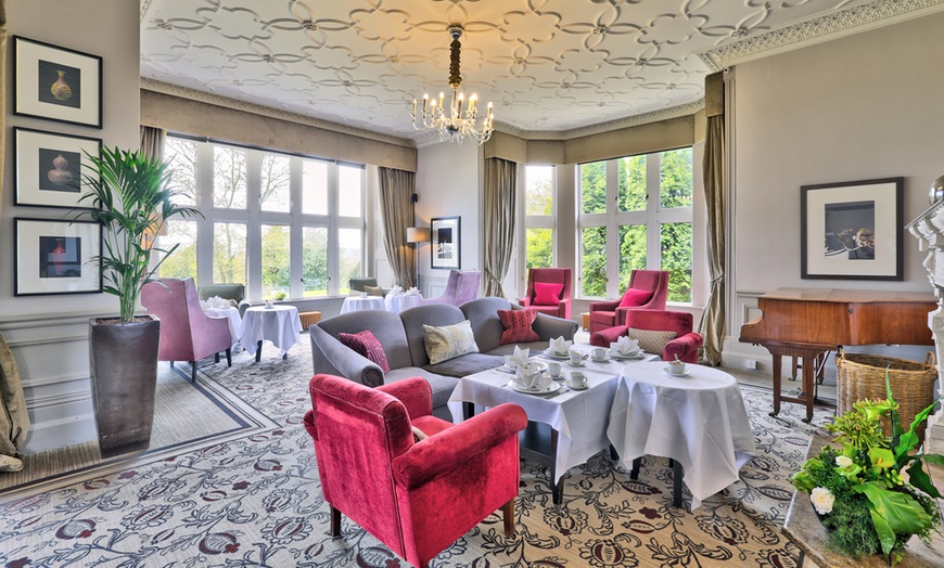 Image 7: Surrey: 4* Stay with Breakfast 