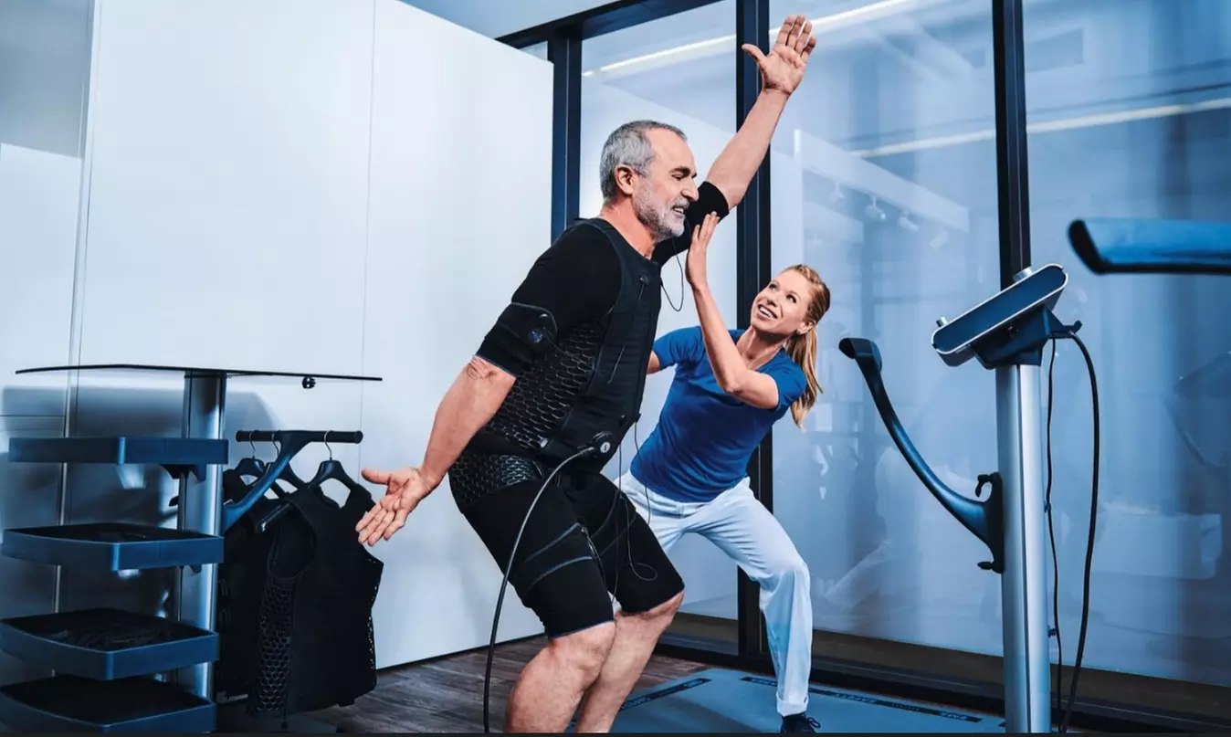 20 Min. EMS-Personal-Training mit Wäscheservice und Ziel-/Beratungsgespräch bei VitaBodys (bis zu 86% sparen*) - Second Medium