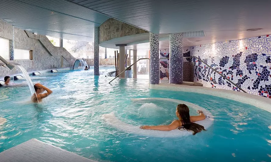 Relax a dúo junto al mar: acceso a piscinas de hotel 4*, spa y masaje