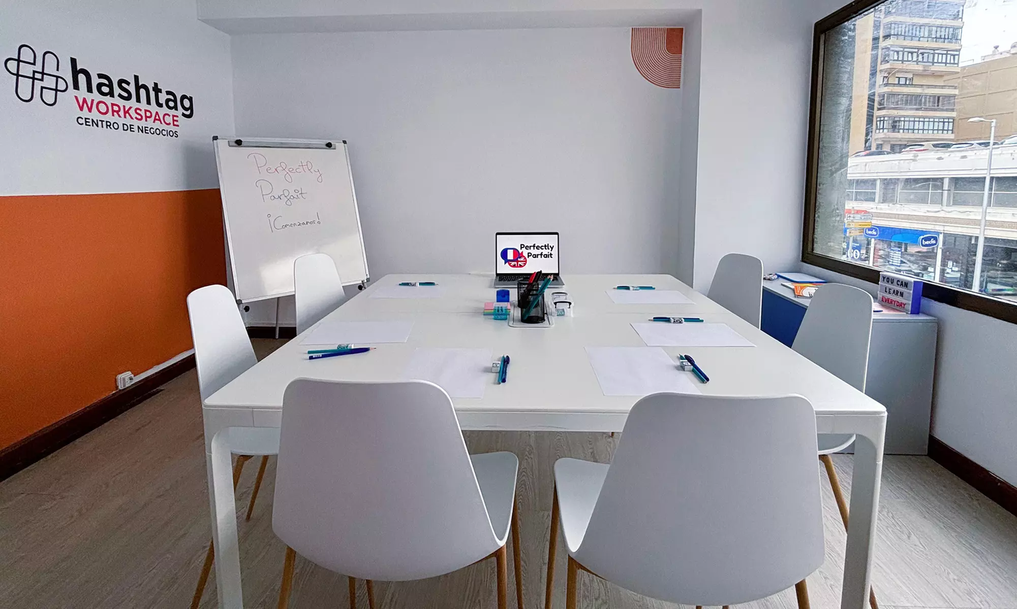 Clase individual de idiomas con material gratis enfoque personalizado