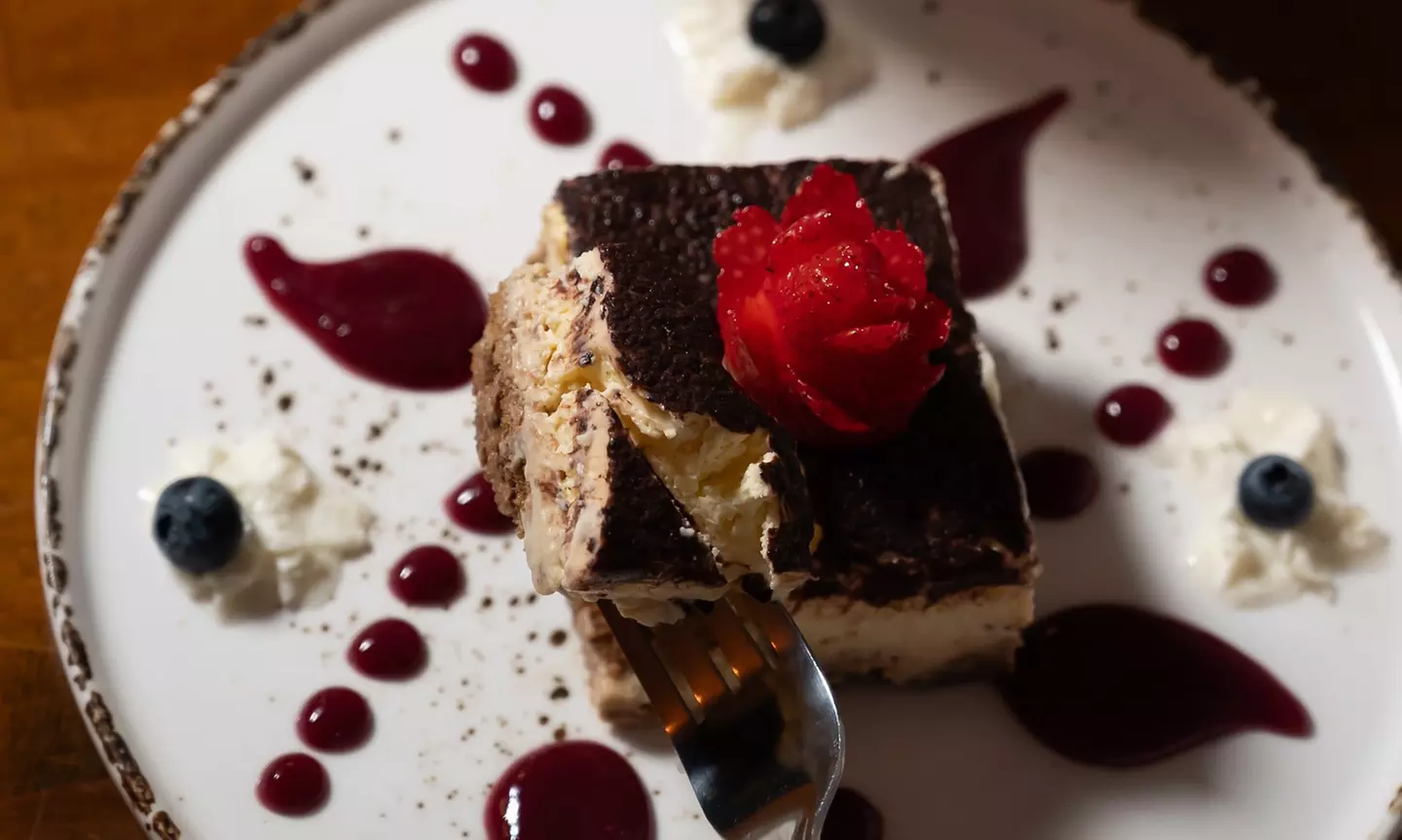 Enjoy American Cuisine w/ Bottomless Brunch or 3-Course Dinner for 2