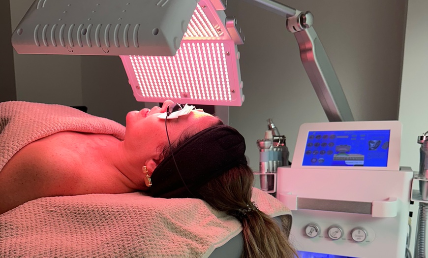 Image 1: Piel radiante con tratamientos faciales con cabina led e hydrafacial