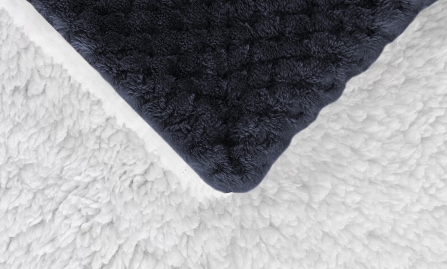 Image 7: Coperta elegante in sherpa lavorato a maglia