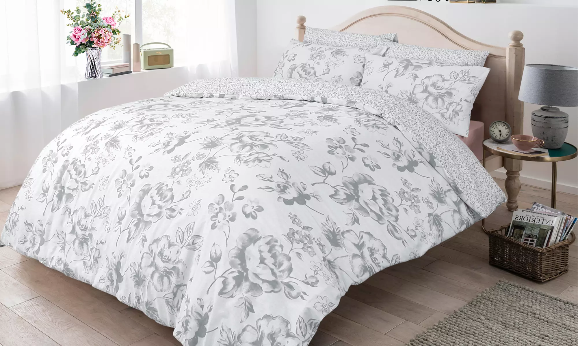 Parures de lit avec motif floral en polycoton de Pieridae - Primary Image