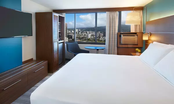 Holiday Inn Express Waikiki: Holiday Inn Express Waikiki | Groupon Getaways