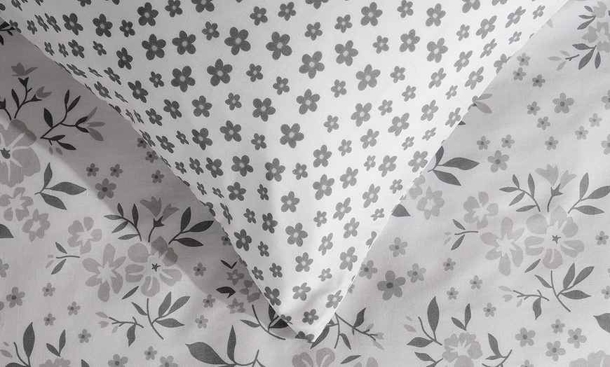 Image 5: Ditsy Print Reversible Duvet Set
