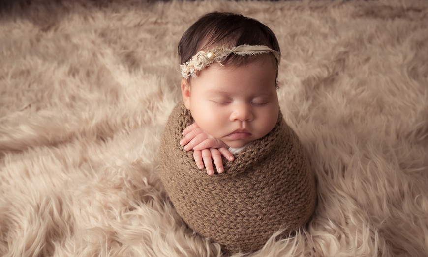 Image 4: Newborn Baby Photoshoot