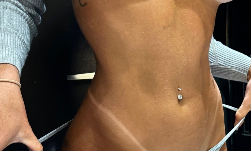 Image 4: Achieve a Stunning Glow with Express or Regular Solution Spray Tan