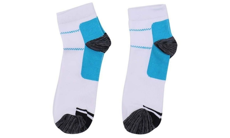 Image 5: Plantar Fasciitis Support Socks