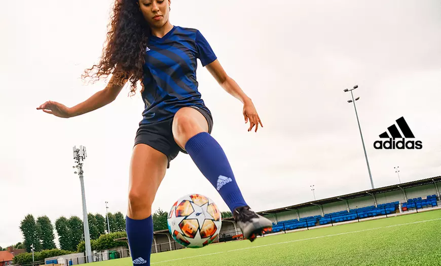 Geschenkkarte mit 35 € oder 50 € Guthaben + 15 € oder 25 € Extra-Guthaben für Stores oder im Onlineshop von adidas - Second Medium