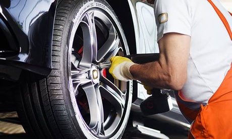 Cambio gomme con bilanciatura e ricarica climatizzatore con sanificazione dell'abitacolo per un'auto da Stop And Go