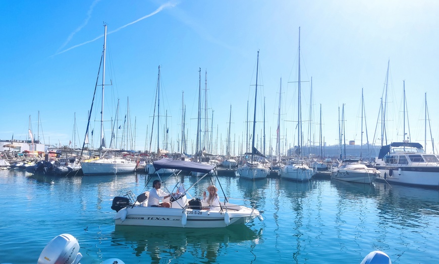 Image 13: Alquiler de barco con titulación por medio día en Capitán Valencia