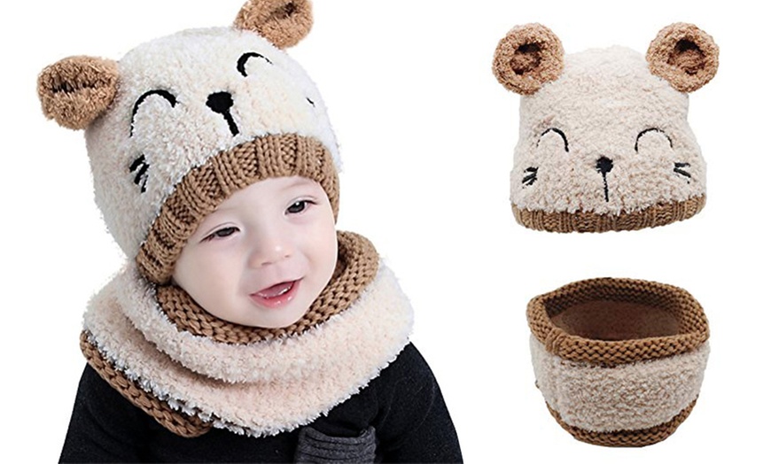 Image 7: Baby Bear Beanie and Scarf Set