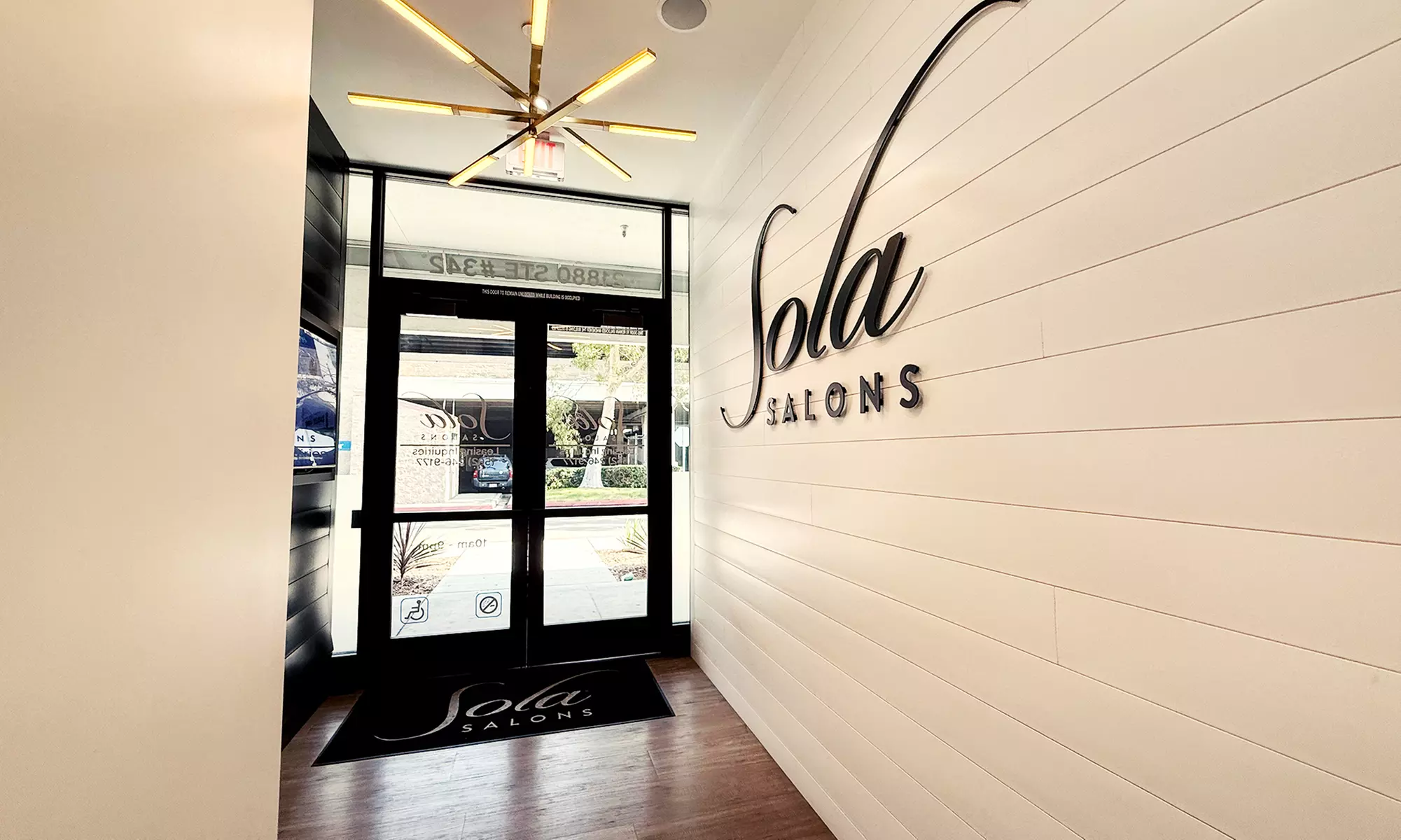 Relaxation Bundle: 60-Min Massage+ Signature Facial+ Aromatherapy/More