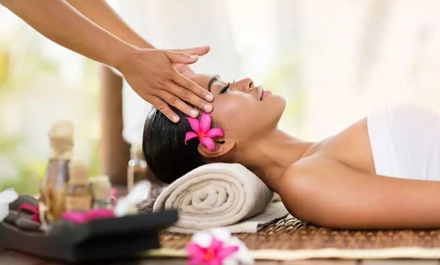 Image 3: Unwind in Luxury: 60-Minute Relaxing Hot Oil & Hot Stone Massage