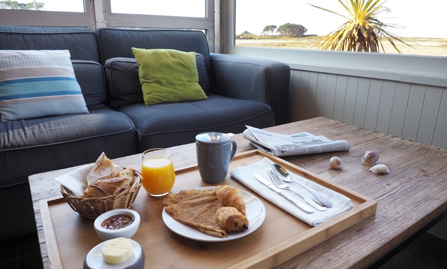 Image 15: Bretagne : chambre double avec petit-déjeuner