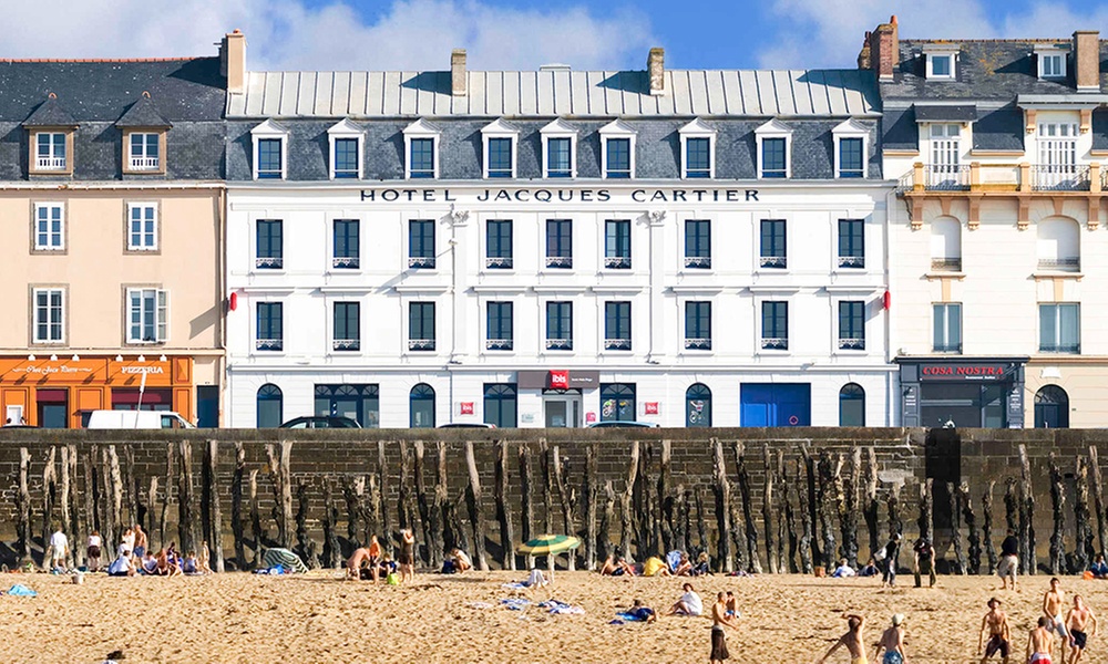 Saint-Malo : chambre double, petit-déjeuner et champagne en option