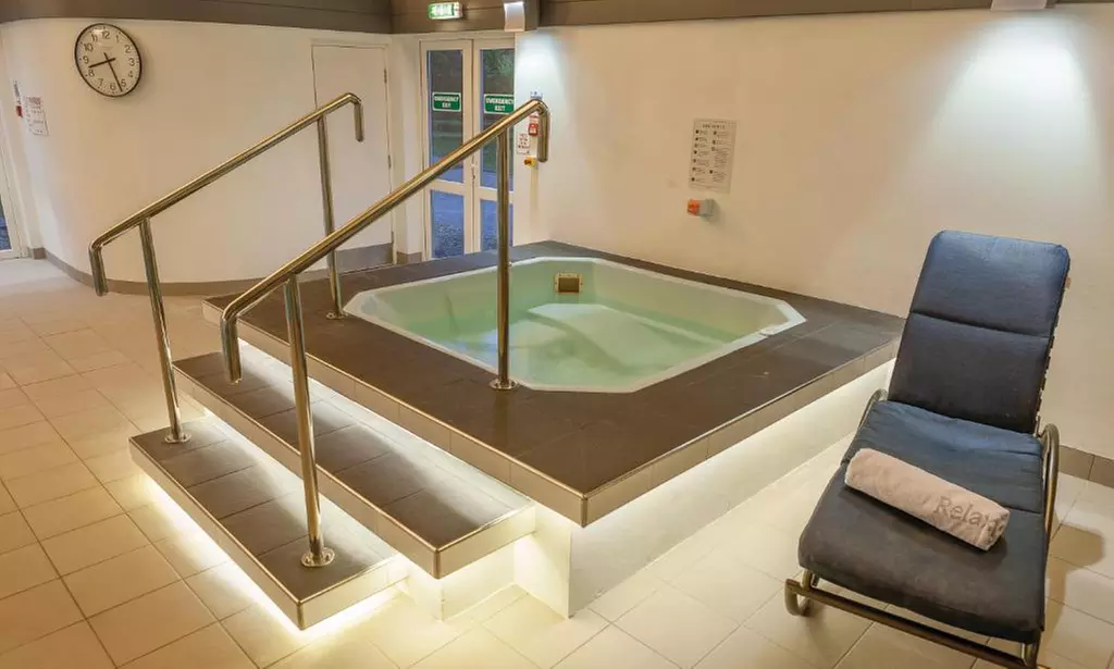 Rolling Hillside Retreat in Devon: Scenic Apartment Stay up to 6