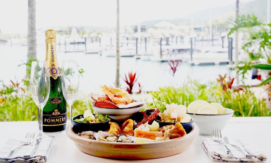 Image 1: Seafood Platter with Drinks