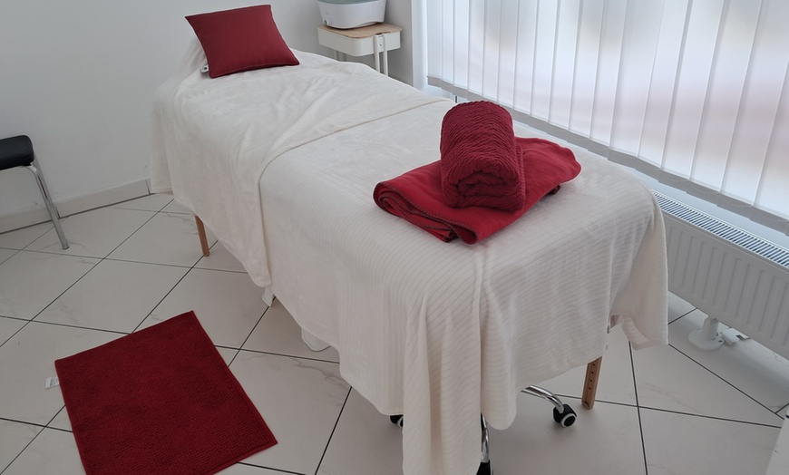 Image 3: Wellness-Aromaöl-Ganzkörper- oder Klassische Massage
