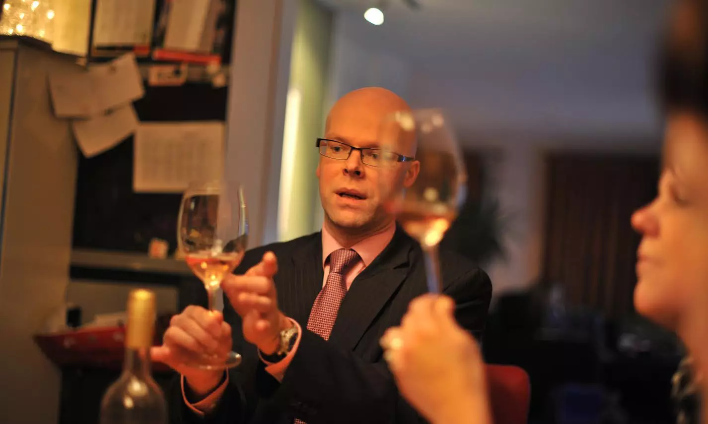 Ontdek 12 wijnen & likeuren tijdens een sfeervolle proeverij thuis