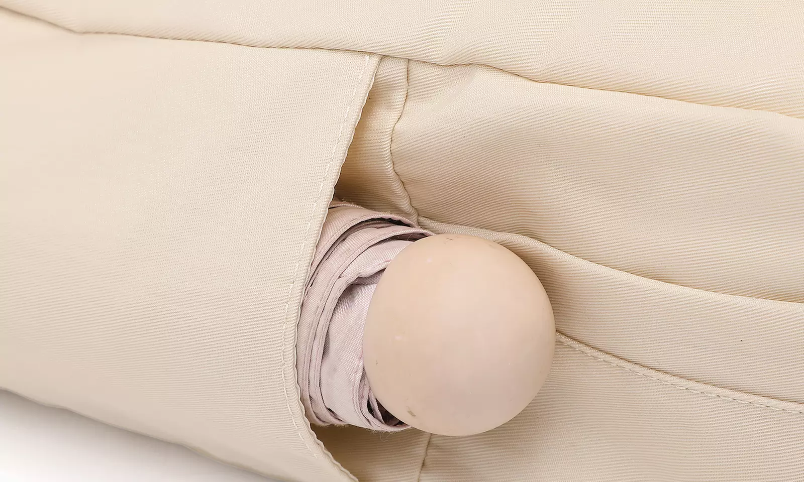 Mochila de viaje hecha de tejido impermeable espaciosa y versátil