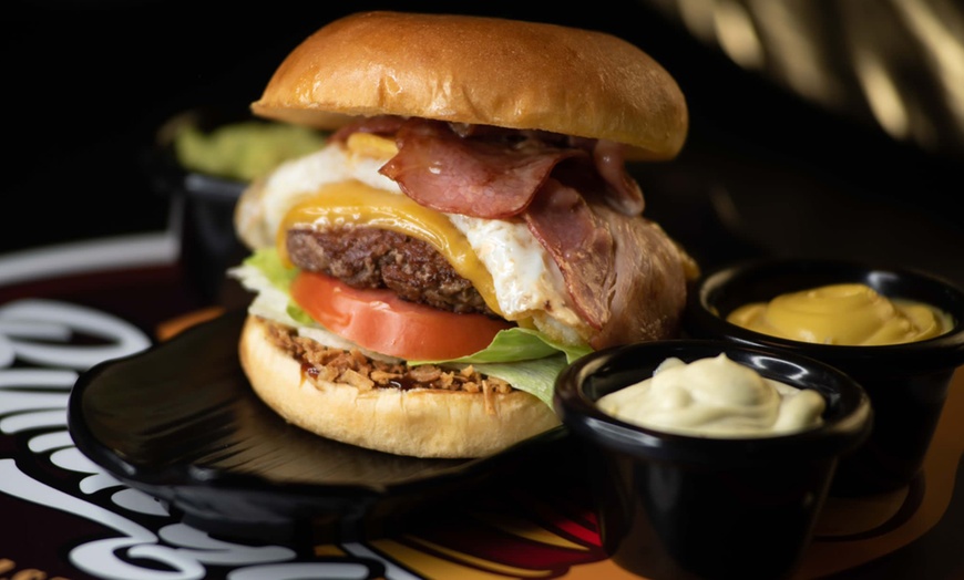 Image 2: Menú Burger en Madrid con entrante y bebida para 2 o 4 personas