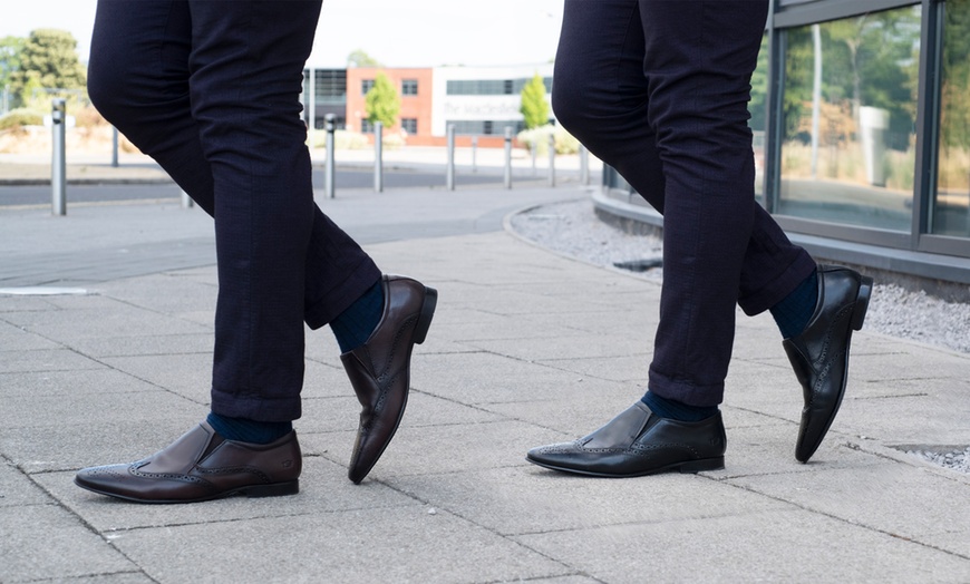 Image 2: Men's Slip-On Brogue Shoes