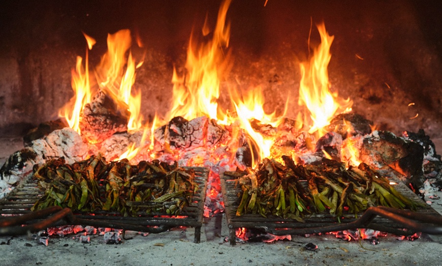 Image 1: Visita a cavas con cata de cava y calçotada