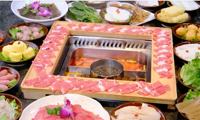 $100 or $200 Towards Food & Drinks at De Zhuang Hot Pot－德庄火锅 (Up to 30% Off) - Primary Image