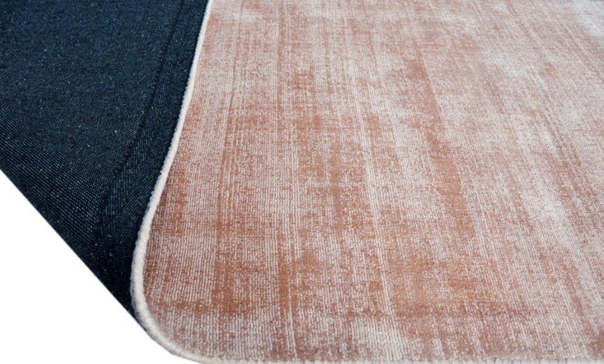 Image 3: Tapis en viscose fait main