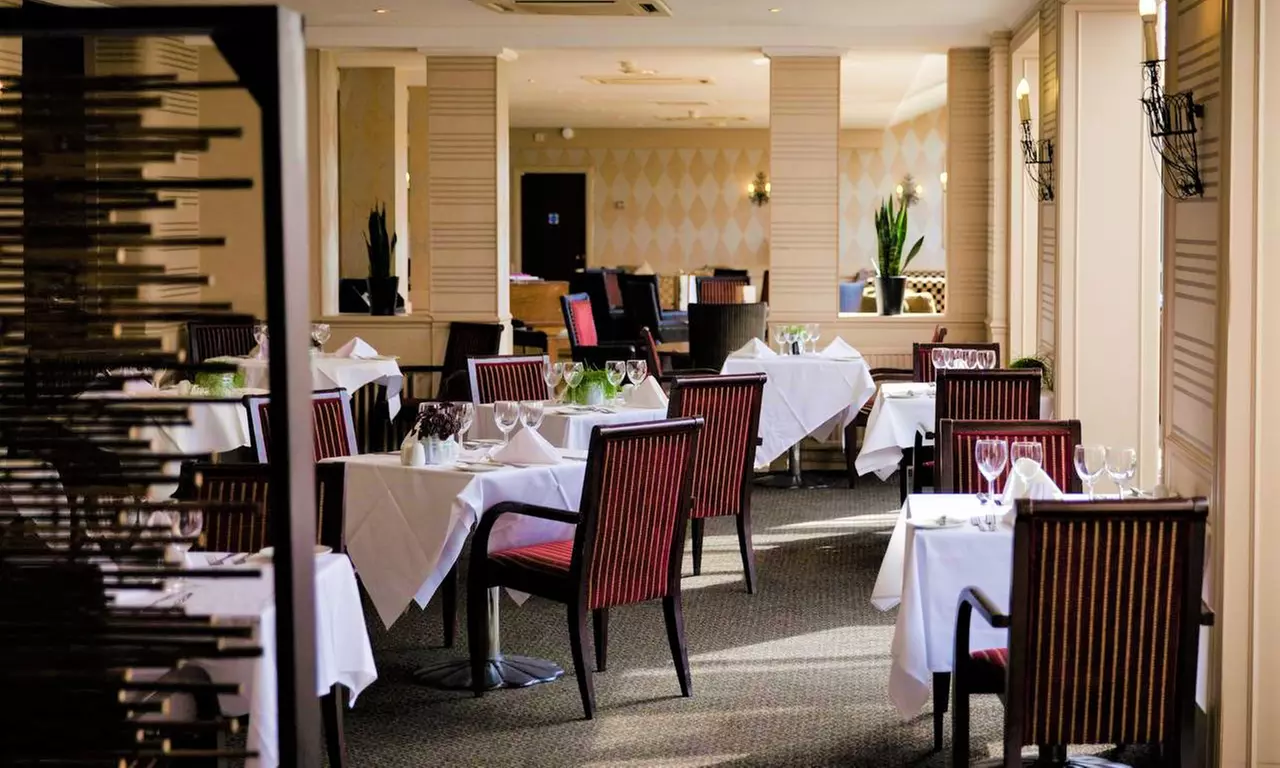 Charming Chester: For 2 or 4 with Breakfast, Bubbly and Pool Access