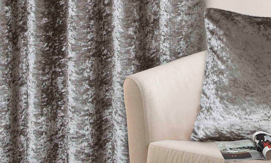 Image 2: Crushed Velvet-Lined Curtains