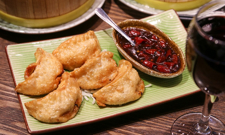 Image 3: Dumpling Basket with Wine for Two