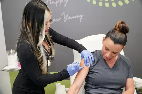 10 or 20-Pack of Vitamin B12 Injections at 4Ever Young