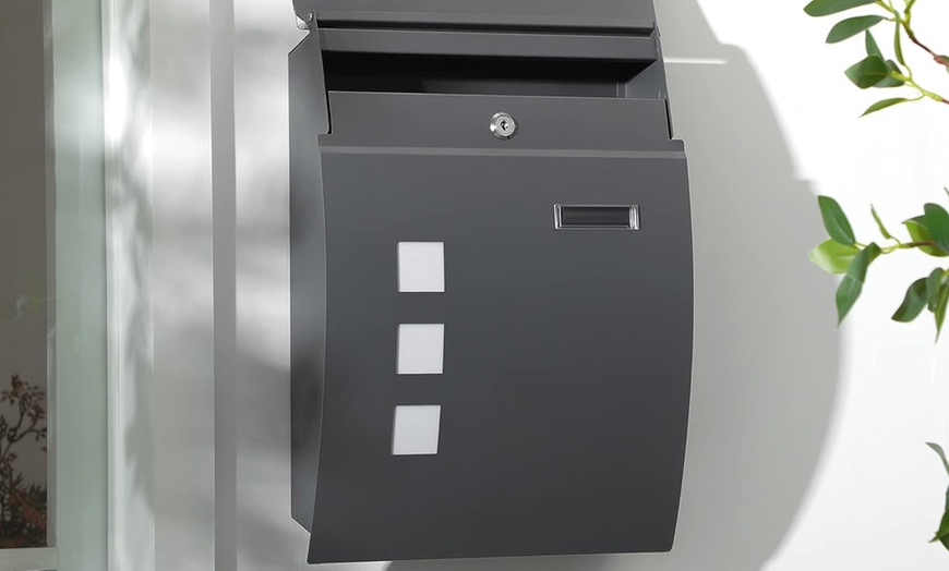 Image 2: HomCom Wall-Mounted Lockable Letter Box