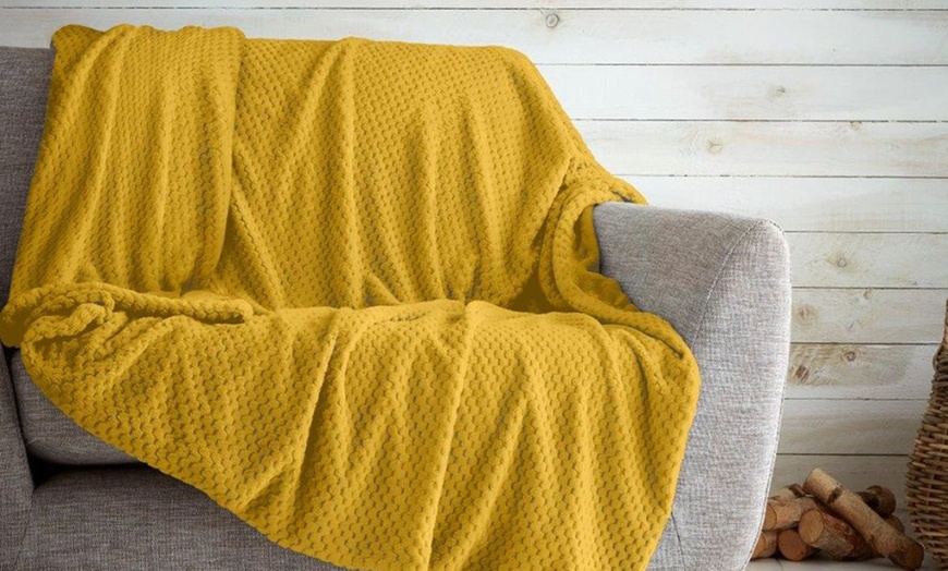 Image 5: Honeycomb Blanket