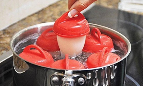 6 cuoci uova con separatore tuorlo disponibili in 2 colori