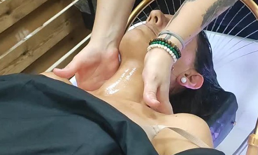 Image 2: Spa capilar para 1 o 2 personas con masaje o chocolaterapia