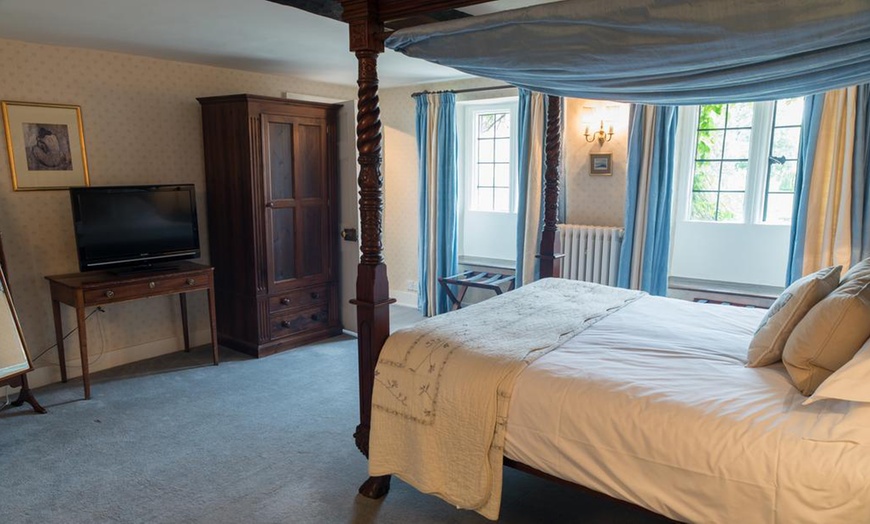 Image 4: Wiltshire: 1- or 2-Night 4* Stay with Breakfast